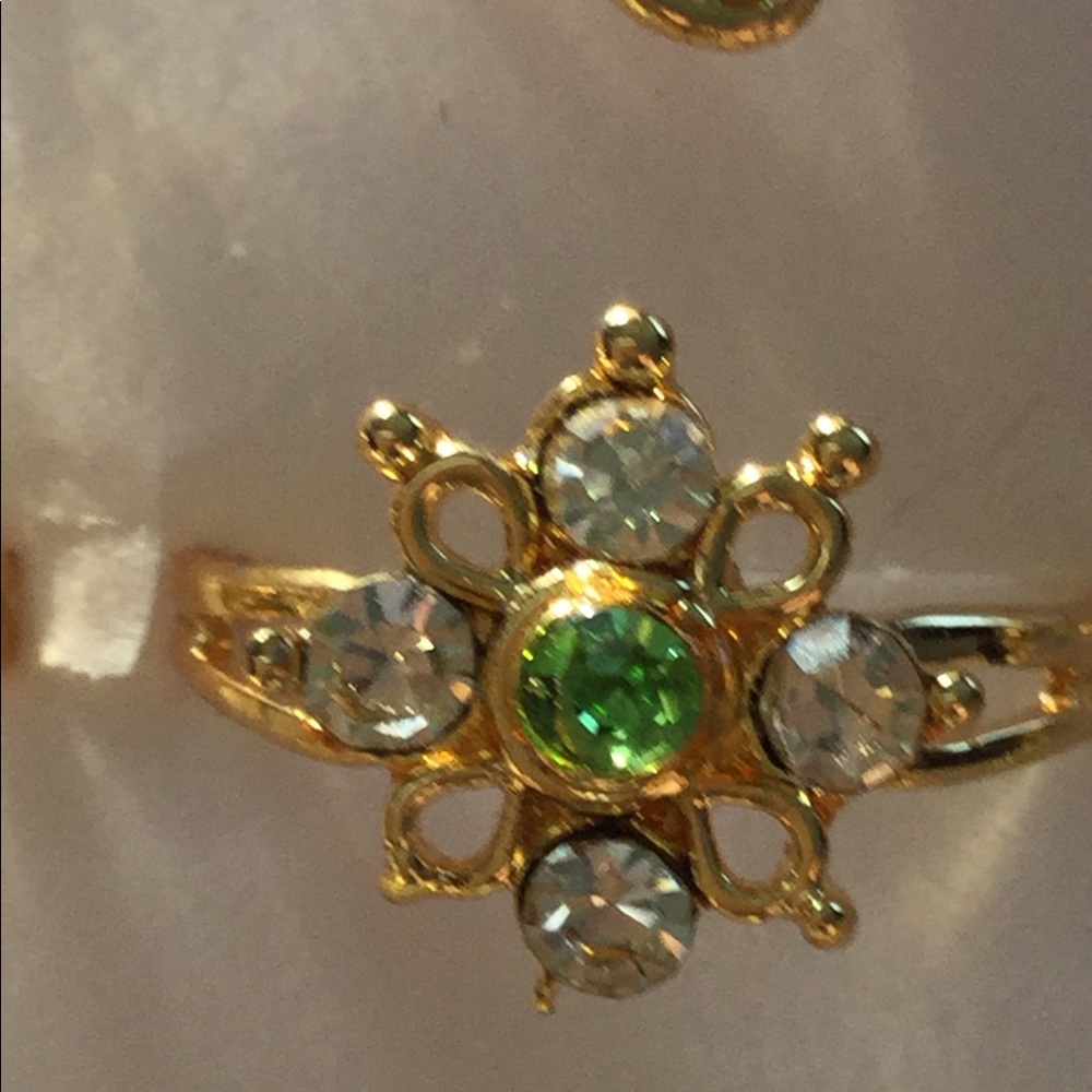 Green and clear Crystal Fashion dinner ring.